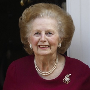 Margaret Thatcher, conhecida como a "Dama de ferro", foi primeira-ministra britânica de 1979 a 1990