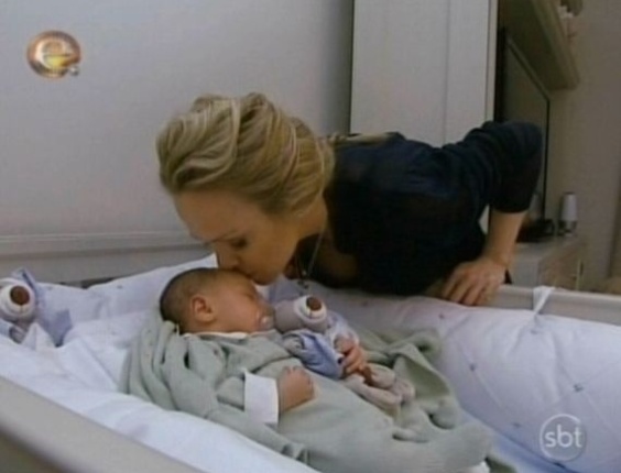 beija o filho Arthur, no quarto do beb? A loira apresentou o pequeno Soluc?es Para Quarto De Bebe Pequeno ~ beija o filho Arthur, no quarto do beb? A loira apresentou o pequeno