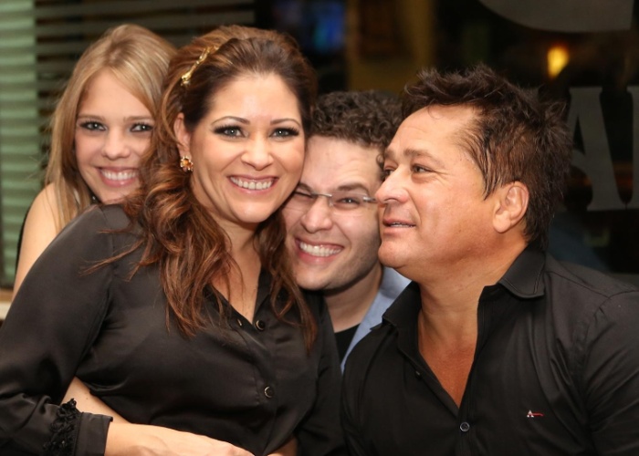 Pedro Leonardo se apresenta em evento