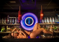 De lingerie, apresentadora Grazy Alcântara exibe abdômen suas curvas