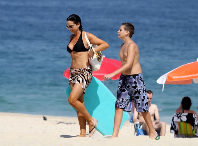 Famosas Na Praia BOL Fotos