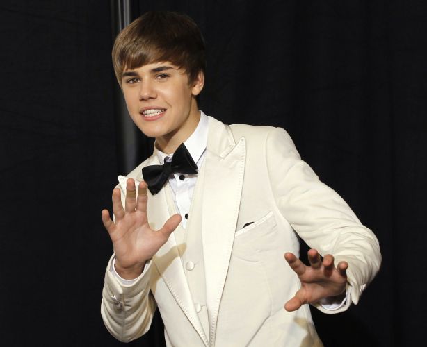 http://f.i.bol.com.br/entretenimento/fotos/grammy-2011_f_070.jpg