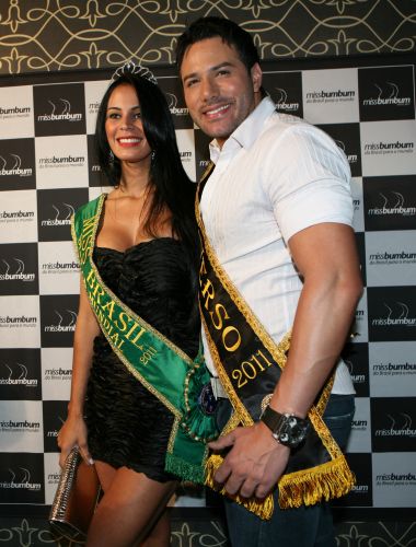 http://f.i.bol.com.br/entretenimento/fotos/miss-bumbum-brasil-2011-concurso_f_004.jpg