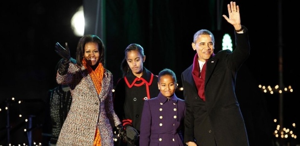 Obama participa com a família da inauguração da árvore de Natal da Casa Branca, em dezembro de 2011 - Molly Riley/Reuters