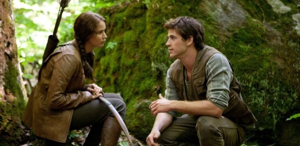 Jennifer Lawrence (Katniss Everdeen) e Liam Hemsworth (Gale) em cena de "Jogos Vorazes" - Divulgação