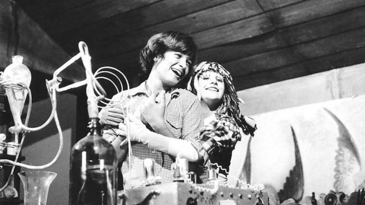 Dirce Migliaccio foi a Emilia no programa "Sítio do Picapau Amarelo" exibido pela Rede Globo. Em 1978 ela foi substituída pela atriz Reny de Oliveira (foto), que ficou no programa até 1983. Depois, foi a vez da atriz Suzana Abranches dar vida a Emília Dirce Migliaccio foi a Emilia no programa "Sítio do Picapau Amarelo" exibido pela Rede Globo. Em 1978 ela foi substituída pela atriz Reny de Oliveira (foto), que ficou no programa até 1983. Depois, foi a vez da atriz Suzana Abranches dar vida a Emília