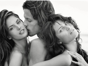 Weber 2 - Reprodução/Calendário Pirelli - Reprodução/Calendário Pirelli