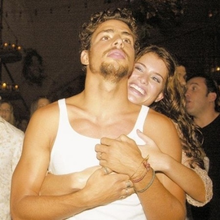 Alinne e Cauã em 2004, na festa de lançamento da novela "Como uma Onda" - 