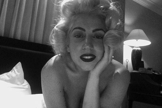 No dia 1º de junho de 2012, quando Marilyn Monroe faria 86 anos, a cantora Lady Gaga postou no Twitter uma foto caracterizada como a atriz. "#FelizAniversárioMarylin Eles nunca tirarão nosso cabelo loiro e nosso batom", escreveu Gaga.