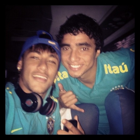 Neymar posa com Rafael, então lateral do Manchester United  - Reprodução/Instagram