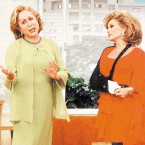 A atriz Susana Vieira grava uma participação ao lado de Aracy Balabanian no "Sai de Baixo", programa humorístico da Globo (19/7/2001).