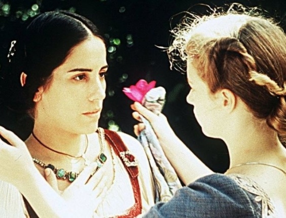 As atrizes Glória Pires e Tatiana Issa em cena do filme "O Guarani", de Norma Bengell (maio de 1996).