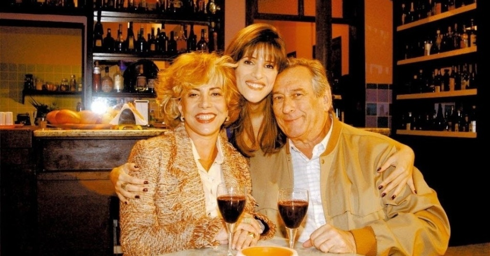 Os atores Arlete Sales (à direita da imagem), Ingrid Guimarães e Paulo Goulart gravam "Disque-Belinha", episódio do programa "Sob Nova Direção" da TV Globo (12/5/04)