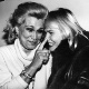 Hebe Camargo brinca com Xuxa no Teatro Silvio Santos, em São Paulo, antes do início do programa (1989) - Fernando Santos - 11.jul.89/Folhapress