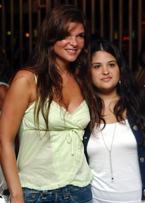 Cristiana Oliveira ao lado da filha, Rafaella, que deu à luz um menino chamado Miguel nesta sexta (7)