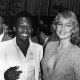 Pelé chega acompanhado da então namorada (e desconhecida) Xuxa Meneghel à festa do filme 'Fuga para Vitória', em 1981. - Getty Images