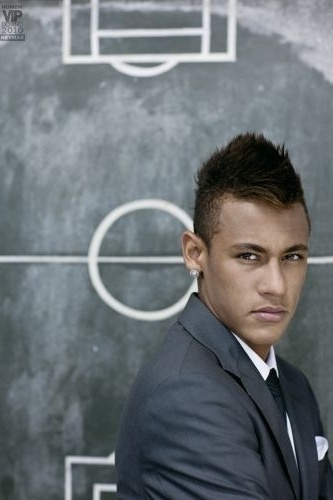 Neymar posa para ensaio fotogrfico de terno e gravata (24/11/10).