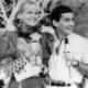Fotos mostram Xuxa e Ayrton Senna na época em que namoravam (o relacionamento começou no final de 1988 e terminou cerca de um ano depois). A médium Carmem Tiepolo disse ao portal Caras Online que, após Ayrton morrer em 1994, ele fez uma canção para Xuxa. A música teria sido psicografada por ela há dez anos, e agora caiu na internet (20/10/11). - Reprodução