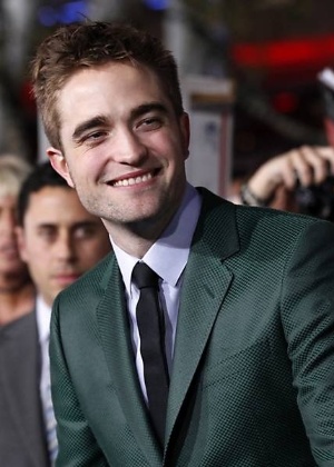 Robert Pattinson, protagonista da saga "Crepúsculo", participa de pré-estreia de "Amanhecer parte 2" em Los Angeles (EUA)  - Mario Anzuoni/Reuters