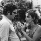Carlos Zara e Eva Wilma fizeram par romântico em "Mulheres de Areia", exibida na TV Tupi em 1973. Na trama, a atriz fazia as gêmeas Ruth e Raquel - Reprodução