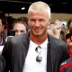 Beckham e Victoria ao lado de Rubens Barichello, no GP de Silverstone (8/7/07) - Efe
