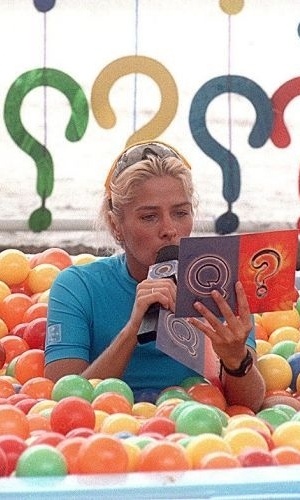 1.dez.1998 - Adriane Galisteu durante gravação do programa "Quiz MTV"